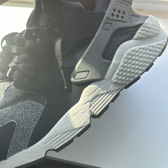 NIKE HURRAUCHE SNEAKERS - Picture 7 of 10